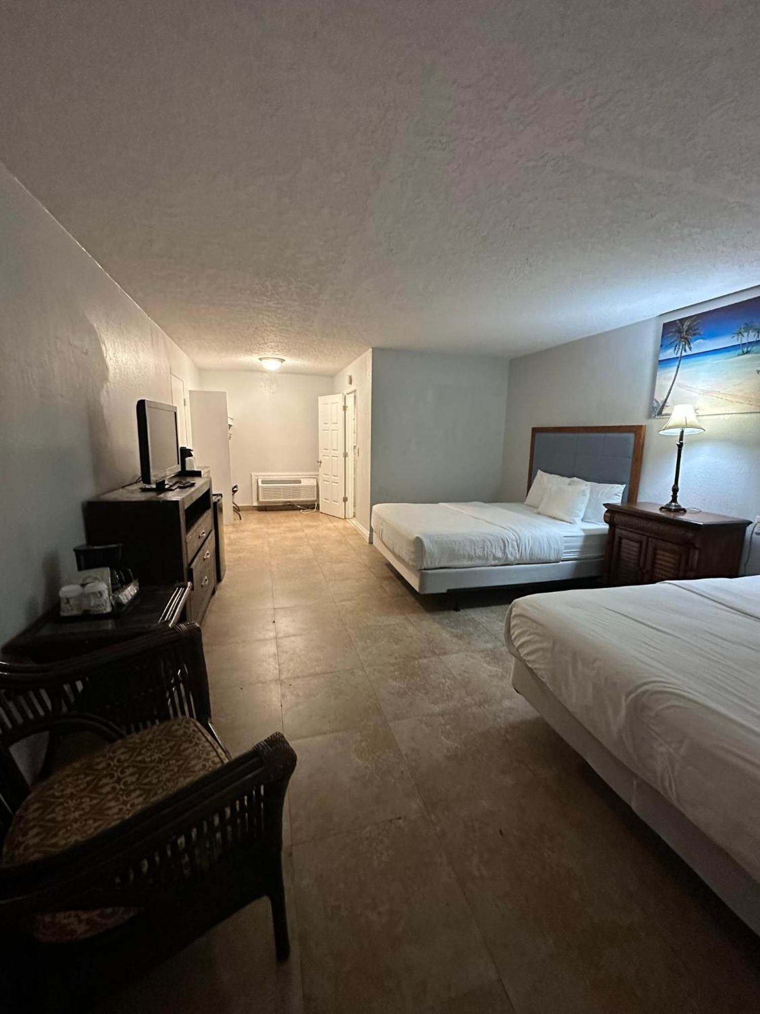 Tahitian Inn Boutique Hotel Tampa Exterior photo